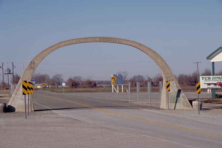 Great River Road - Entry Arch at the Arkansas-Missouri Border